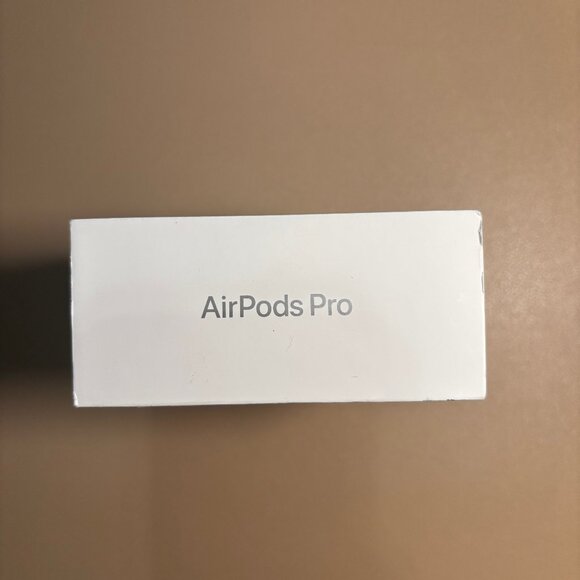 AirPods Pro 2 with MagSafe Charging Case (USB-C) - Picture 3 of 7